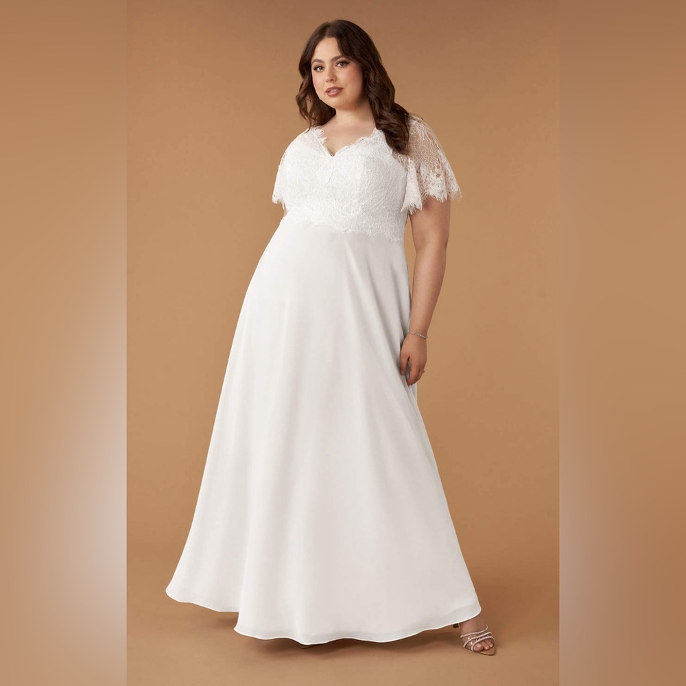 Elegant White Lace Plus Size Dress
